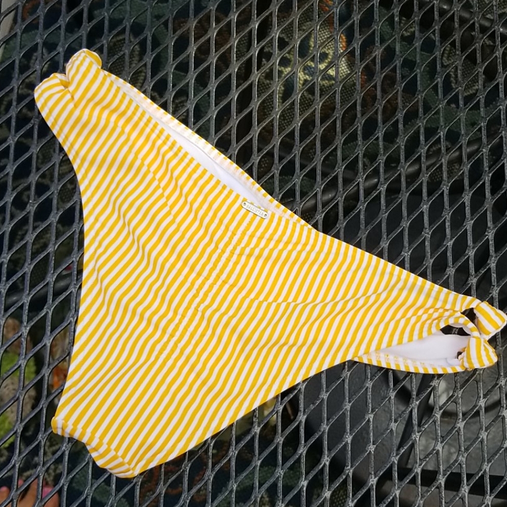 Hollister Bikini Bottom Double Knot Side EUC - Picture 5 of 5